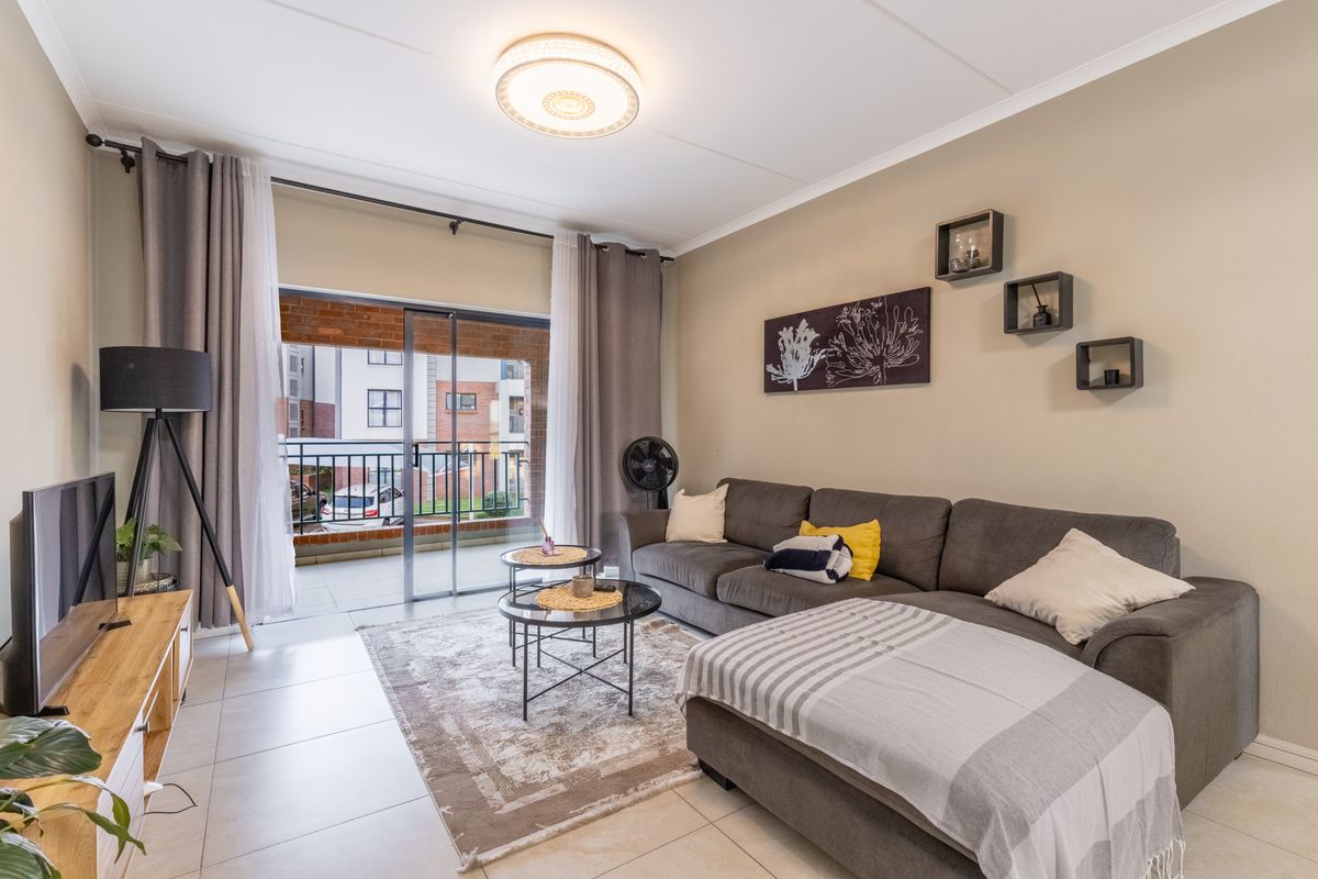 Modern 3 Bed, 2 Bath Unit for Sale in  Canvas 82 Estate, North Riding - Photo 3