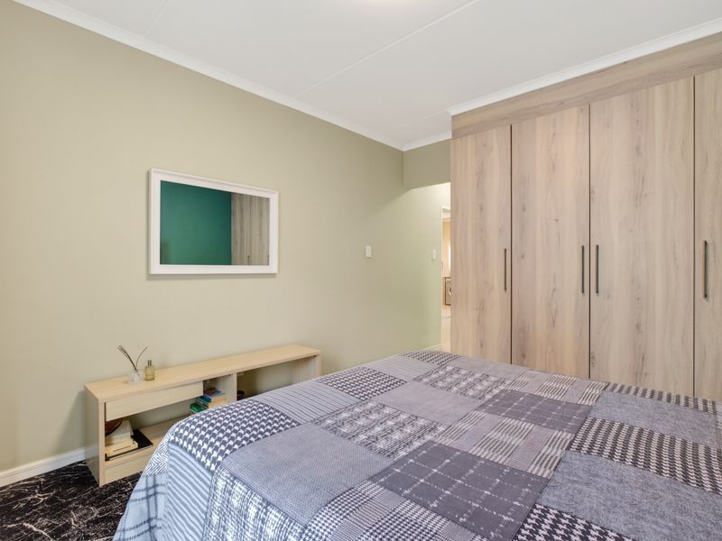 Modern 3 Bed, 2 Bath Unit for Sale in  Canvas 82 Estate, North Riding - Photo 5