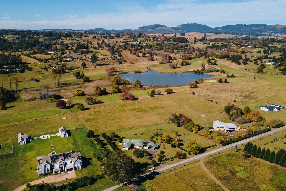 Country Living within a Secure Estate - Non-Distressed Auction. - Photo 4