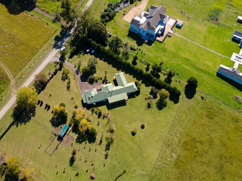 Country Living within a Secure Estate - Non-Distressed Auction. - Photo 3
