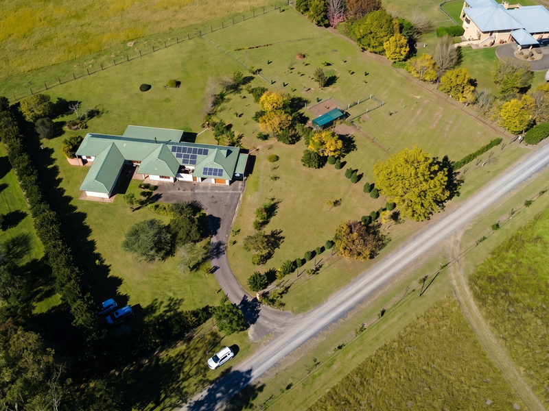 Country Living within a Secure Estate - Non-Distressed Auction. - Photo 2