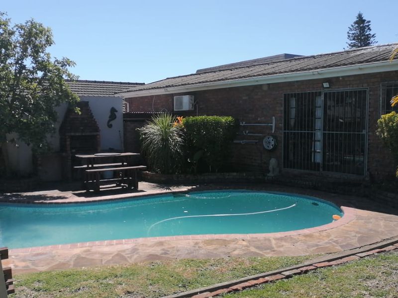 3 Bedroom home with double garage plus a one bedroom granny flat situated in Rosedale Park - Photo 2