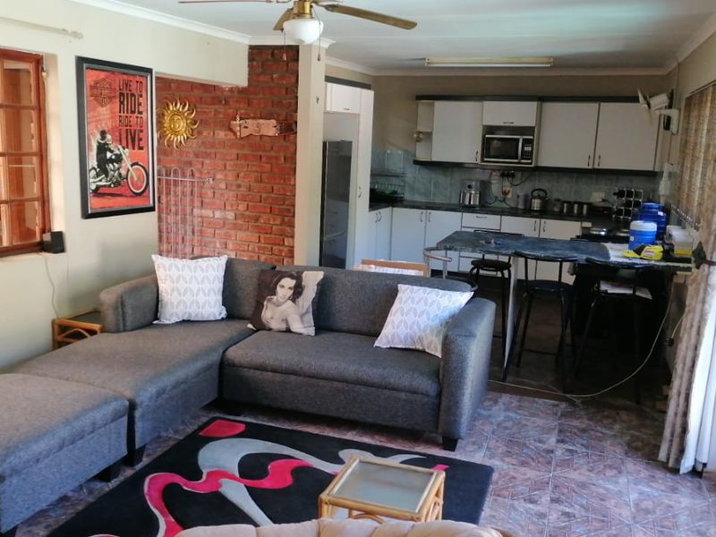 3 Bedroom home with double garage plus a one bedroom granny flat situated in Rosedale Park - Photo 4