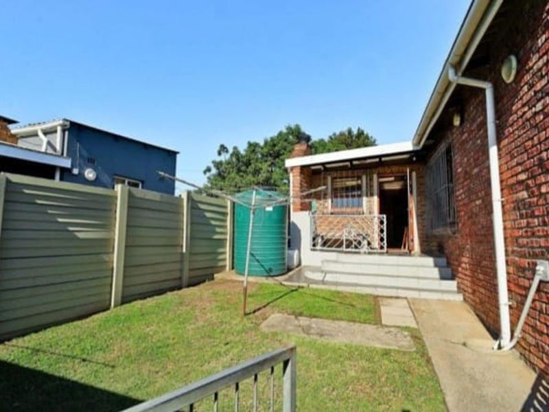3 Bedroom home with double garage plus a one bedroom granny flat situated in Rosedale Park - Photo 3