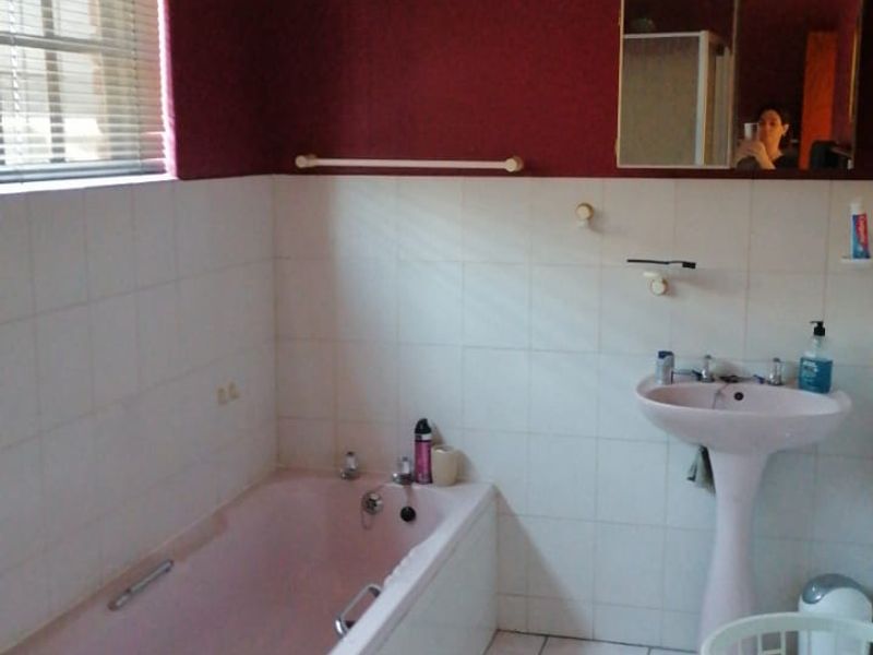 3 Bedroom home with double garage plus a one bedroom granny flat situated in Rosedale Park - Photo 9