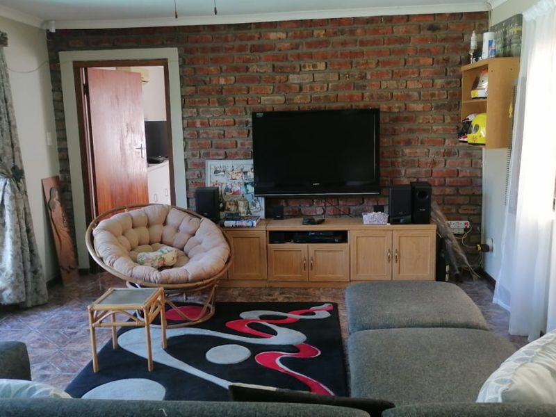 3 Bedroom home with double garage plus a one bedroom granny flat situated in Rosedale Park - Photo 6