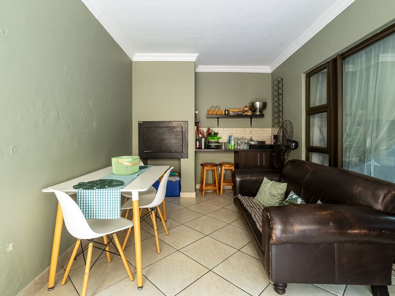 Convenience, Comfort & Great Value Townhouse in Val-de-Grace! - Photo 8