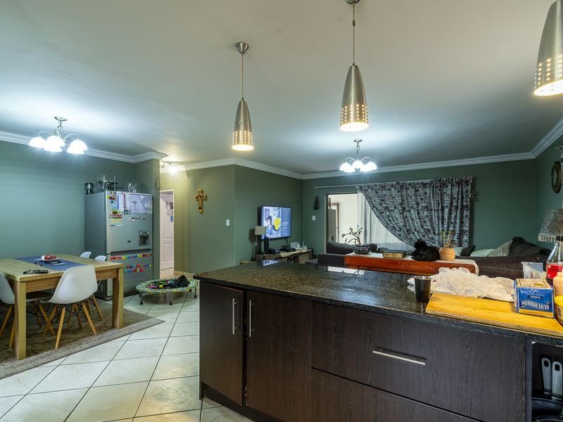 Convenience, Comfort & Great Value Townhouse in Val-de-Grace! - Photo 6