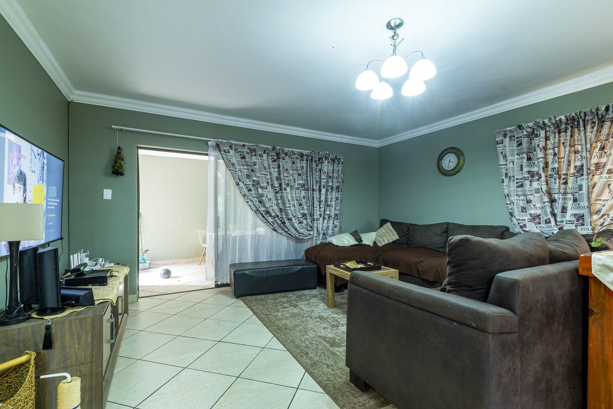 Convenience, Comfort & Great Value Townhouse in Val-de-Grace! - Photo 4