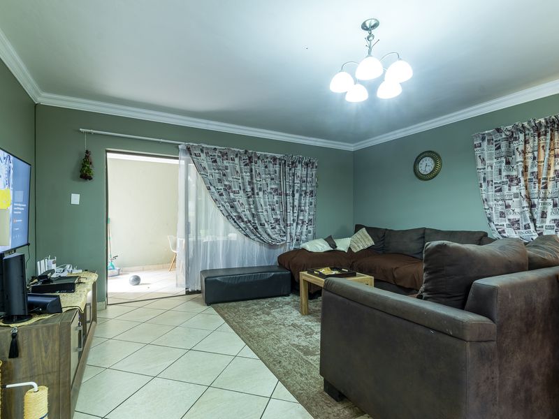 Convenience, Comfort & Great Value Townhouse in Val-de-Grace! - Photo 4