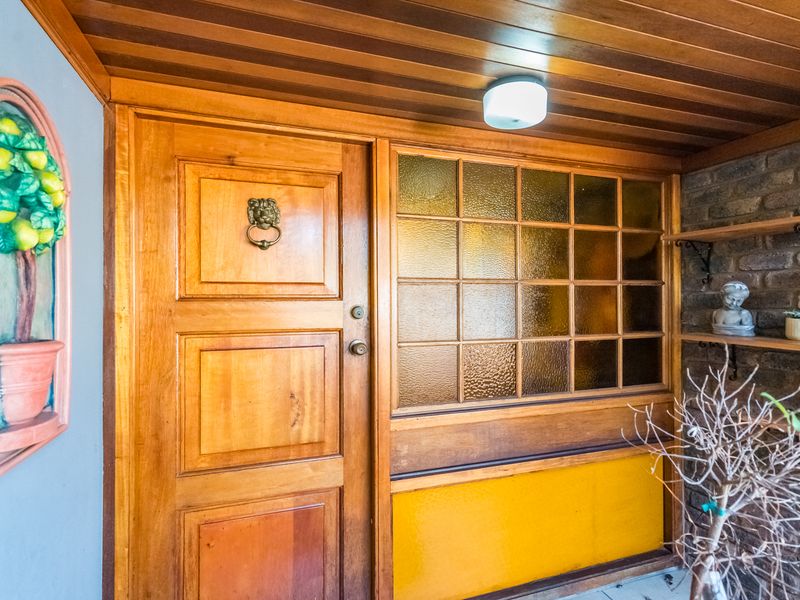 Bidding to start from R1 850 000!! Live Auction! Family home in sought after Eldoraigne - Photo 3