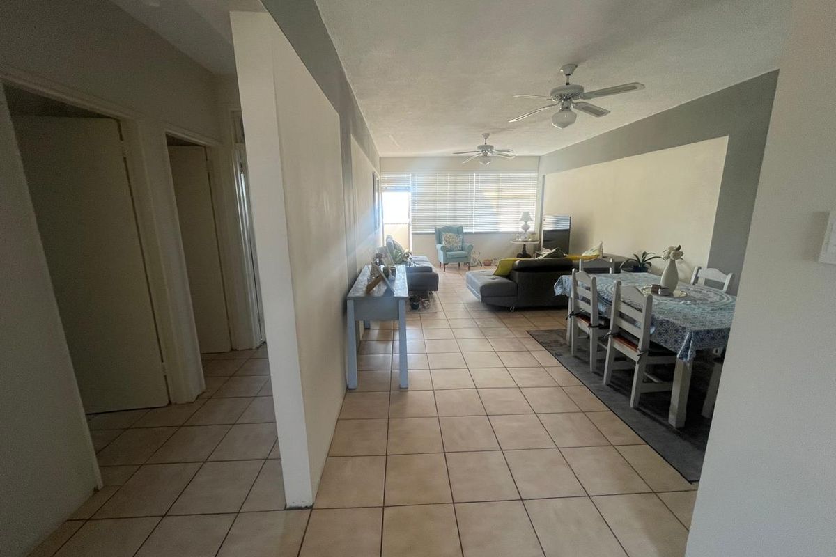 Immaculate 2-Bedroom Apartment with WiFi Included - Photo 3