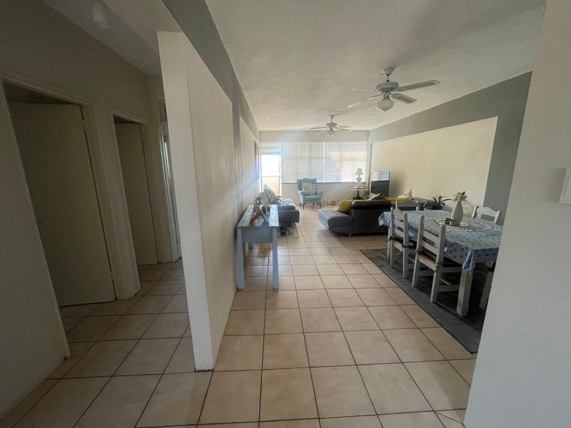 Immaculate 2-Bedroom Apartment with WiFi Included - Photo 3