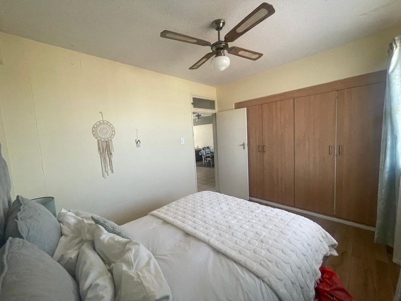 Immaculate 2-Bedroom Apartment with WiFi Included - Photo 10
