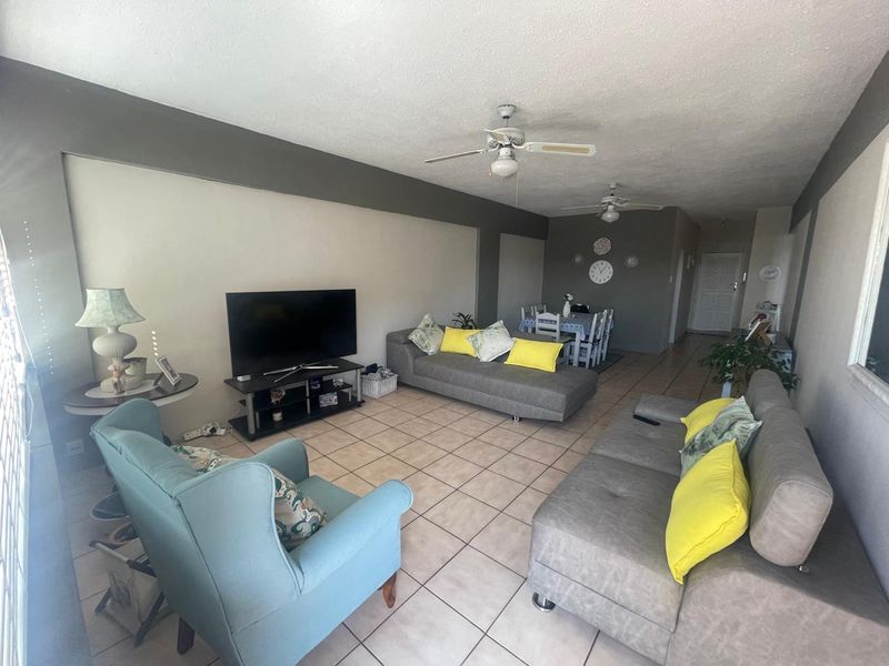 Immaculate 2-Bedroom Apartment with WiFi Included - Photo 8