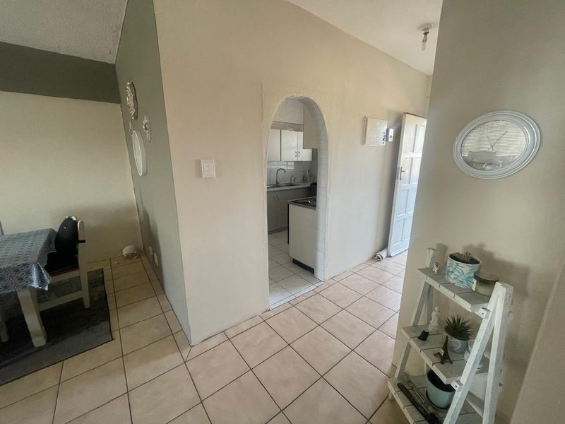 Immaculate 2-Bedroom Apartment with WiFi Included - Photo 6