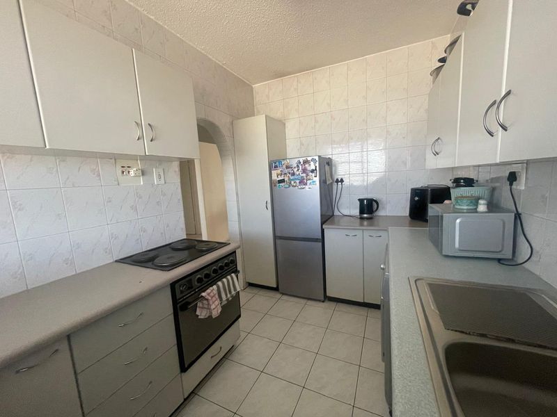 Immaculate 2-Bedroom Apartment with WiFi Included - Photo 5