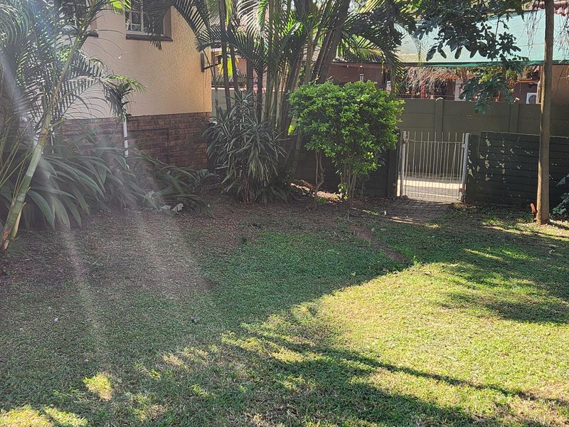 Neat, well situated and priced, 3 bedroom house with pool -up for grabs! - Photo 10