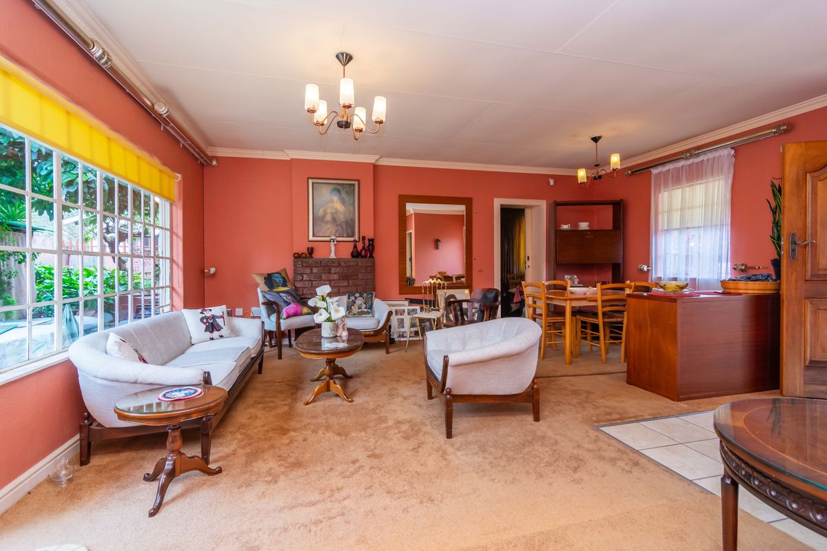 🏡 SPACIOUS FAMILY HOME WITH A BEAUTIFUL GARDEN & FRUIT-BEARING AVOCADO TREE 🌳🥑 - Photo 3