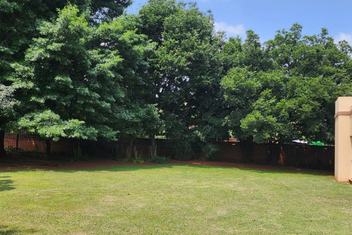 Comfort, Space & Convenience in Sought-After Larrendale - Photo 4