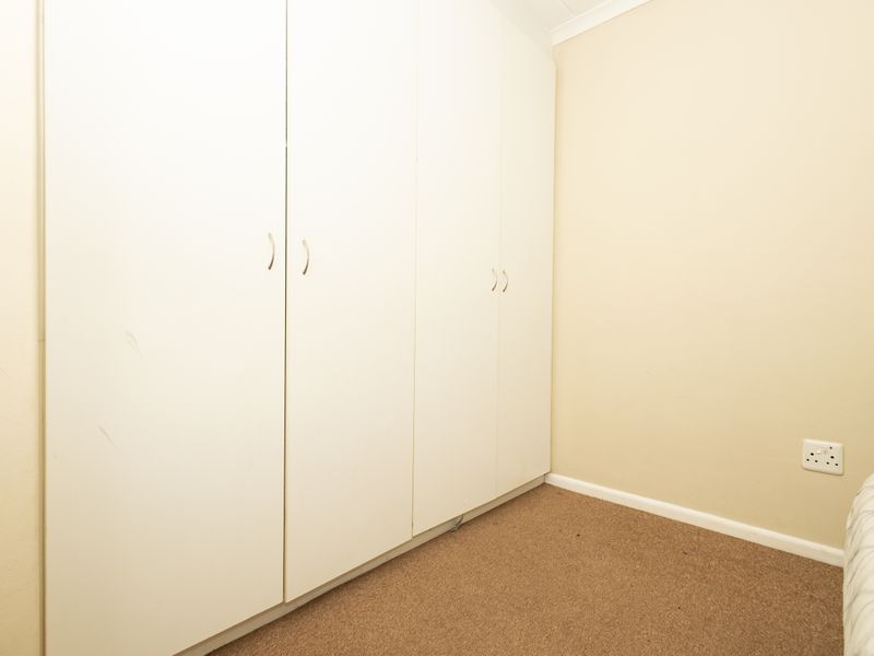 Stylish Ground Floor Apartment in Sought-After Buh Rein Estate - Photo 9