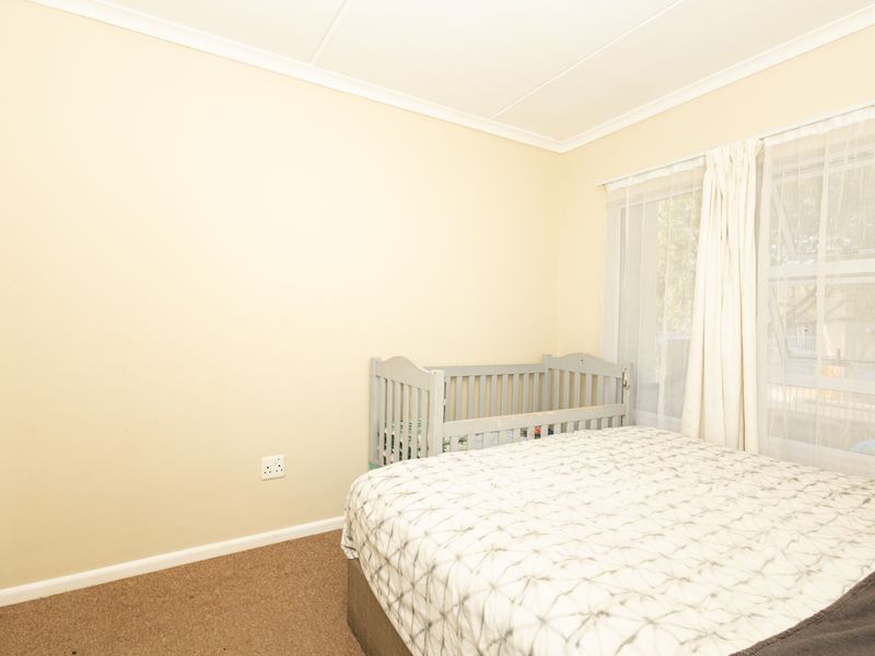 Stylish Ground Floor Apartment in Sought-After Buh Rein Estate - Photo 8