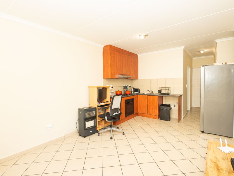 Stylish Ground Floor Apartment in Sought-After Buh Rein Estate - Photo 6
