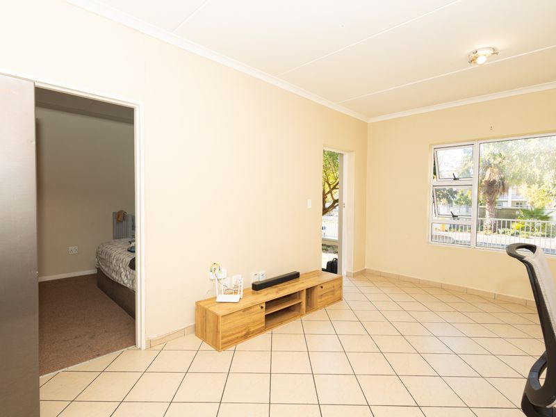 Stylish Ground Floor Apartment in Sought-After Buh Rein Estate - Photo 7