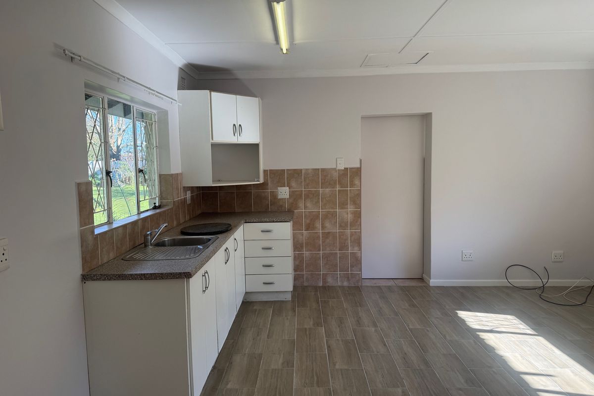 Neat and Secure Cottage Ideal for a Single Professional - Photo 3