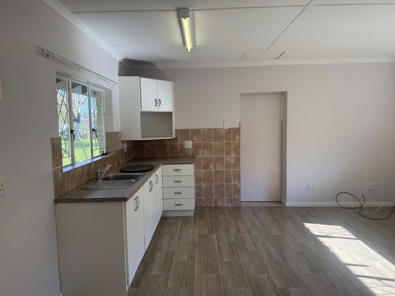 Neat and Secure Cottage Ideal for a Single Professional - Photo 3