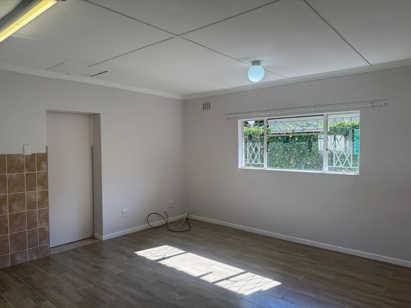 Neat and Secure Cottage Ideal for a Single Professional - Photo 6