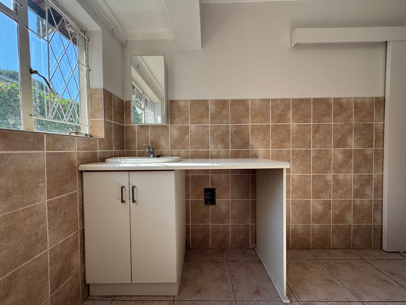 Neat and Secure Cottage Ideal for a Single Professional - Photo 8