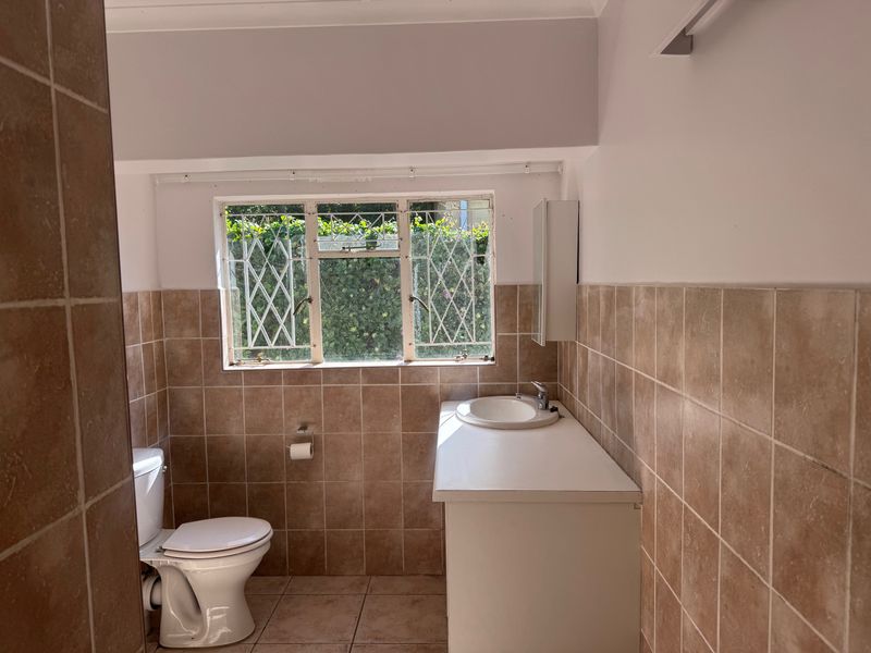 Neat and Secure Cottage Ideal for a Single Professional - Photo 7