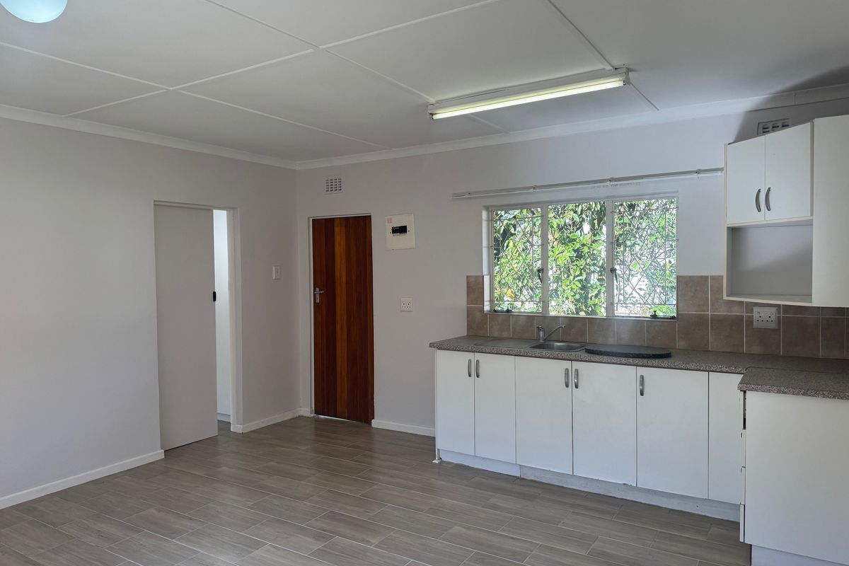 Neat and Secure Cottage Ideal for a Single Professional - Photo 4