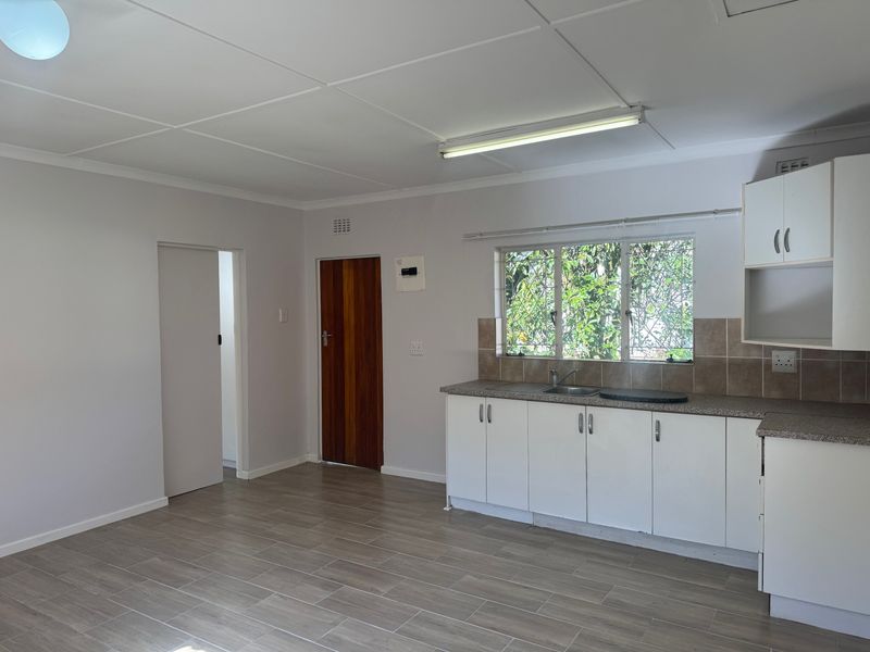 Neat and Secure Cottage Ideal for a Single Professional - Photo 4