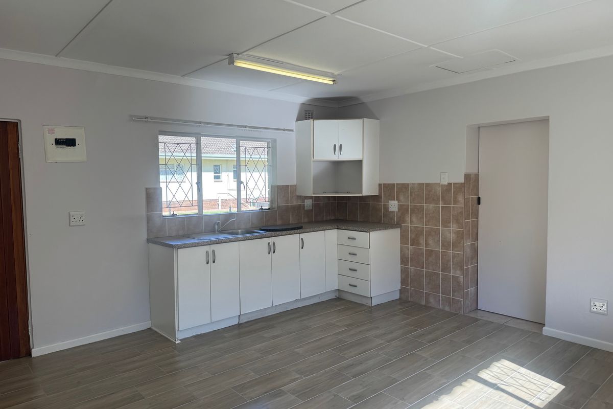 Neat and Secure Cottage Ideal for a Single Professional - Photo 5