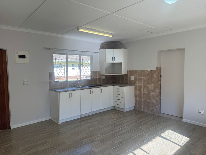 Neat and Secure Cottage Ideal for a Single Professional - Photo 5