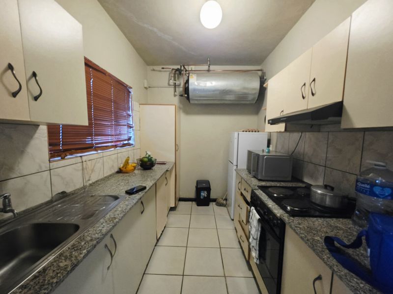 Neat 1 bedroom unit - Photo 3