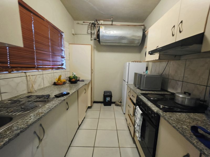 Neat 1 bedroom unit - Photo 2