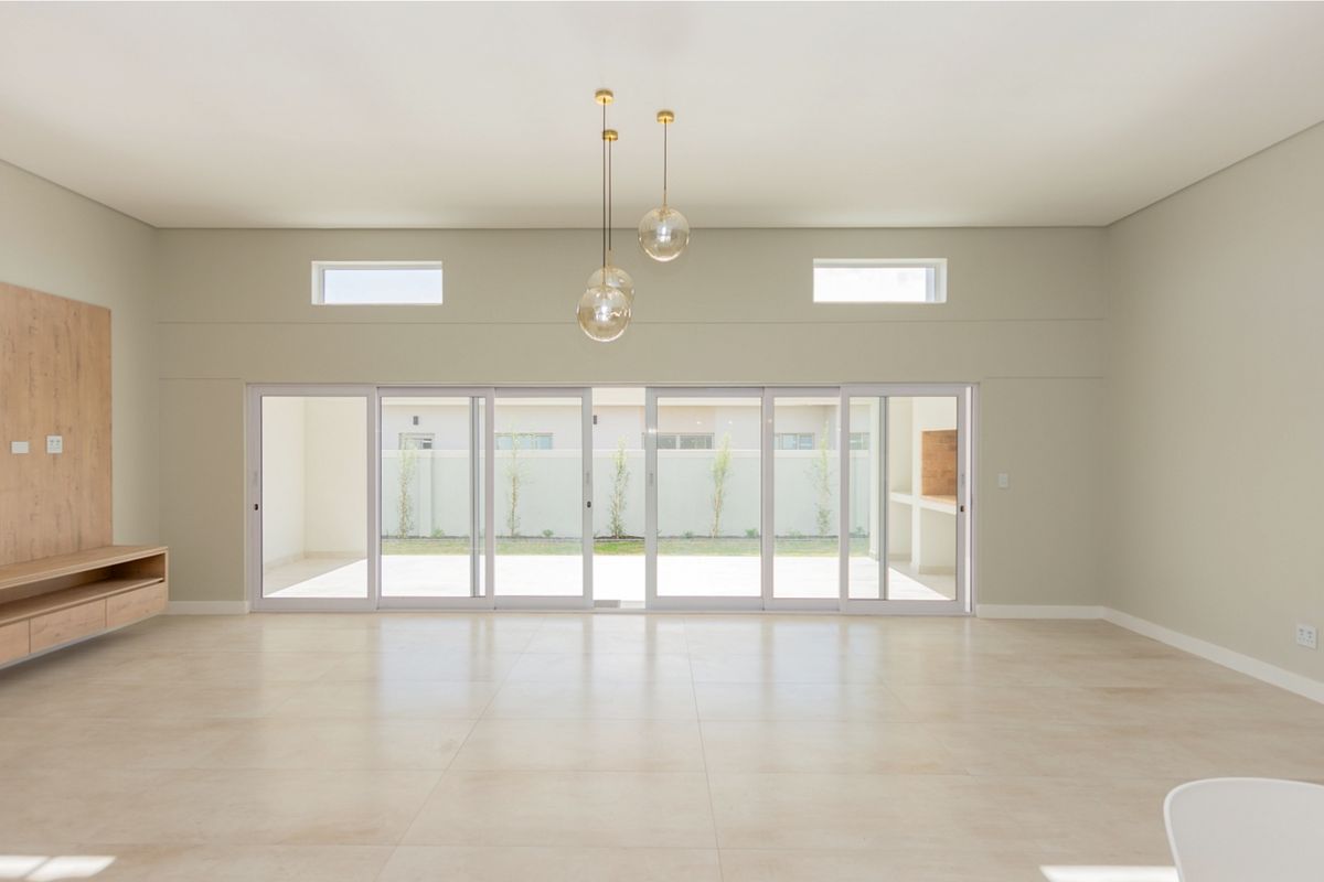 Contemporary Living on the Clubhouse Side of Langebaan Country Estate - Photo 2