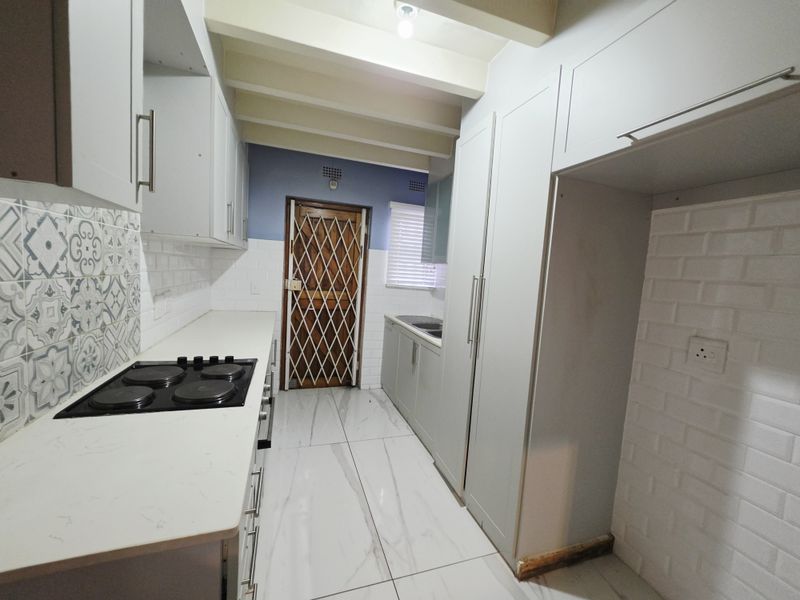 Spacious 3 Bedroom Apartment - Photo 4