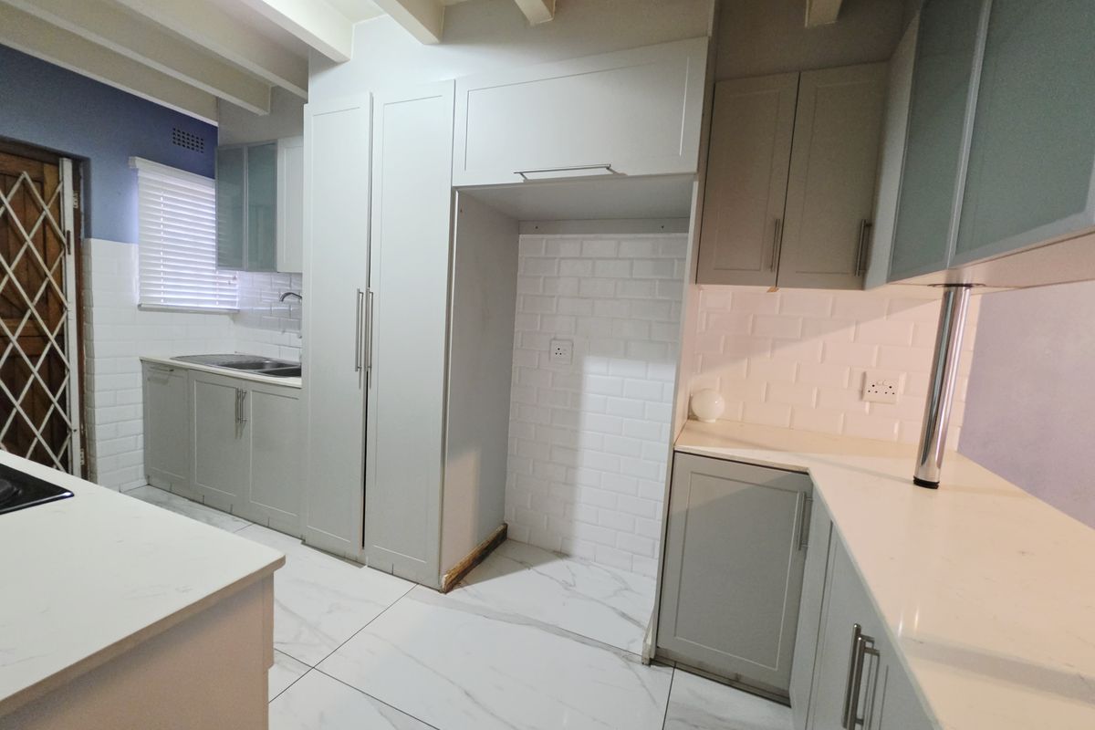 Spacious 3 Bedroom Apartment - Photo 5