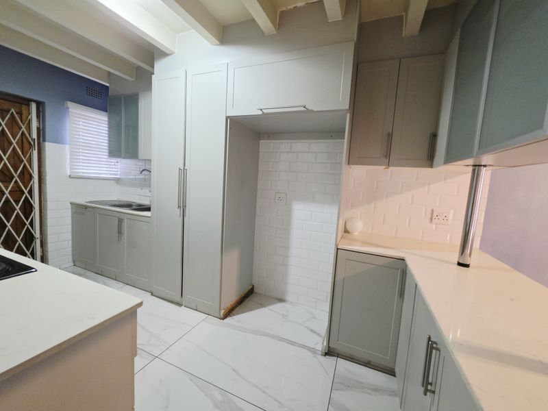 Spacious 3 Bedroom Apartment - Photo 5