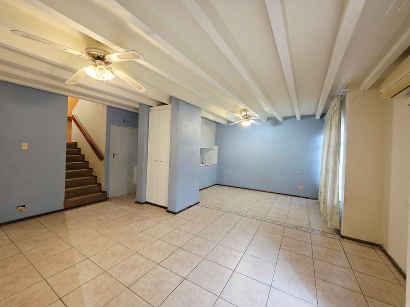 Spacious 3 Bedroom Apartment - Photo 10