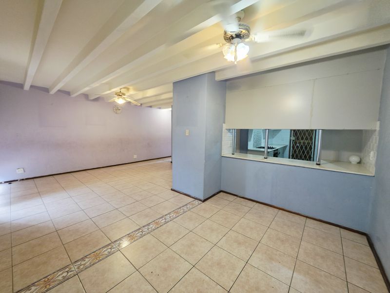 Spacious 3 Bedroom Apartment - Photo 8
