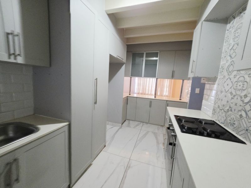 Spacious 3 Bedroom Apartment - Photo 10