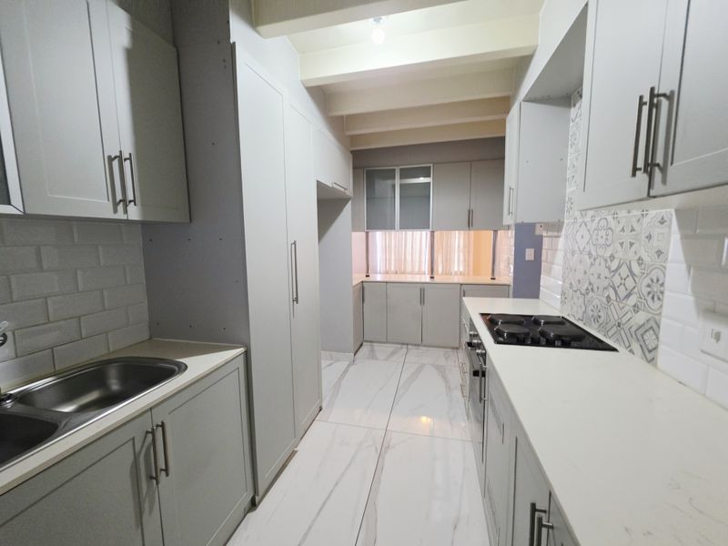 Spacious 3 Bedroom Apartment - Photo 9