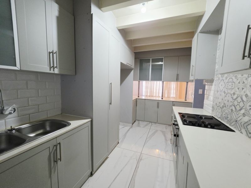 Spacious 3 Bedroom Apartment - Photo 8