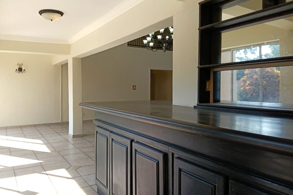 Luxury Coastal Living: Your Dream Double-Story Oasis in Meerensee - Photo 4