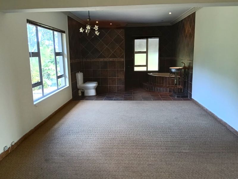 Luxury Coastal Living: Your Dream Double-Story Oasis in Meerensee - Photo 10